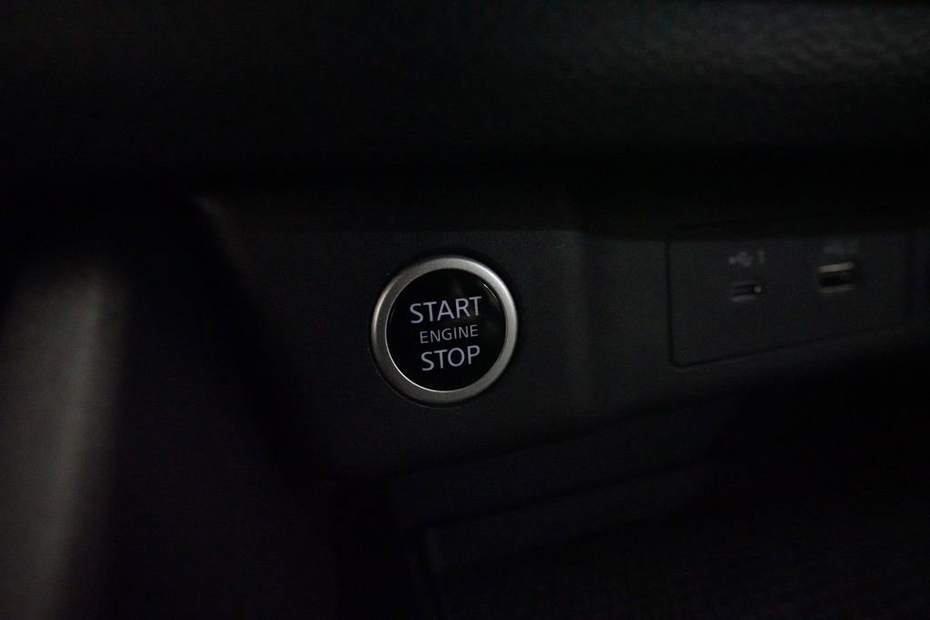 Certified 2023 Nissan Rogue SV image 30