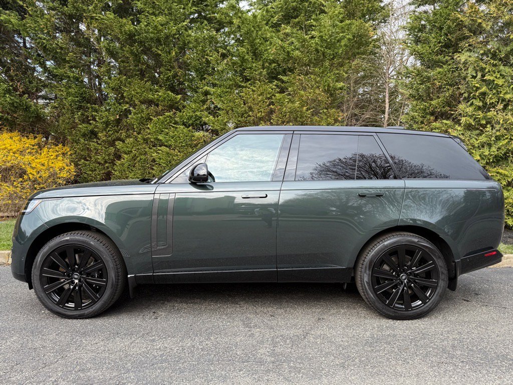 New 2025 Land Rover Range Rover SE image 2