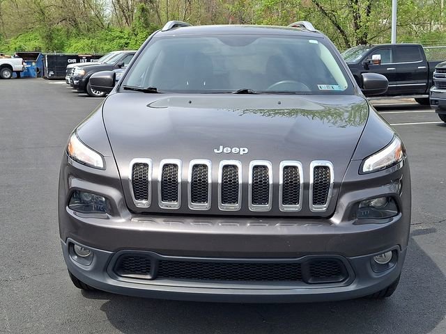 Used 2018 Jeep Cherokee Latitude Plus AWD/4WD image 3