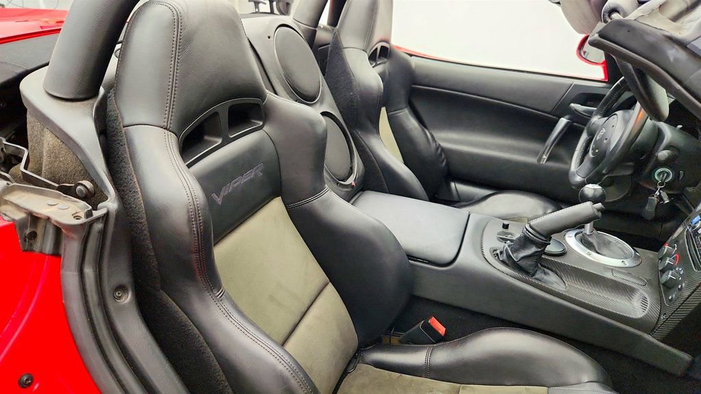 Used 2004 Dodge Viper SRT-10 RWD image 30