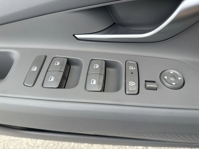 Certified 2025 Hyundai Elantra Sport image 38