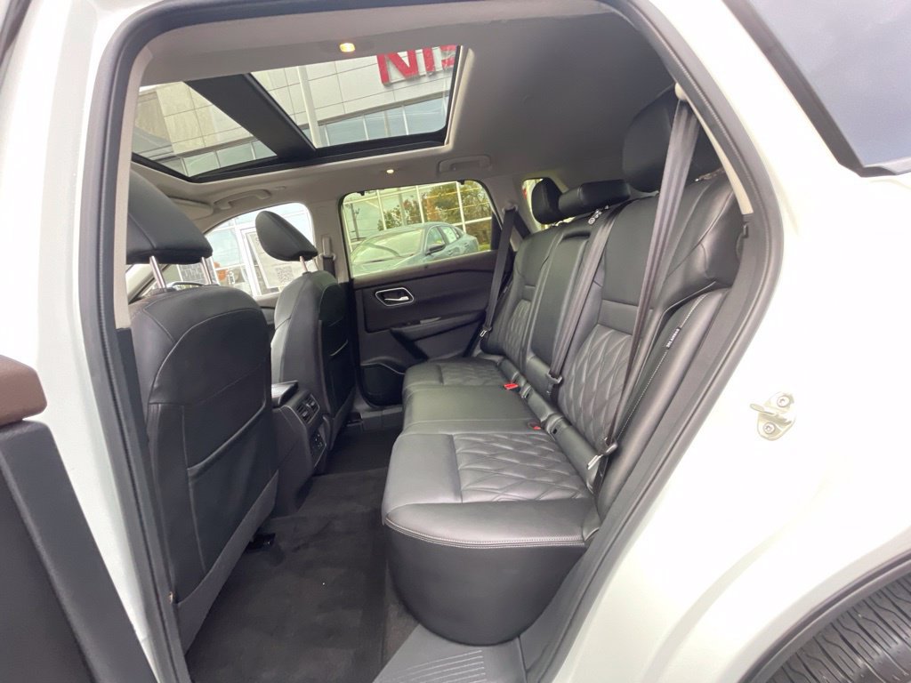 Certified 2023 Nissan Rogue Platinum w/ Platinum Premium Package AWD/4WD image 13