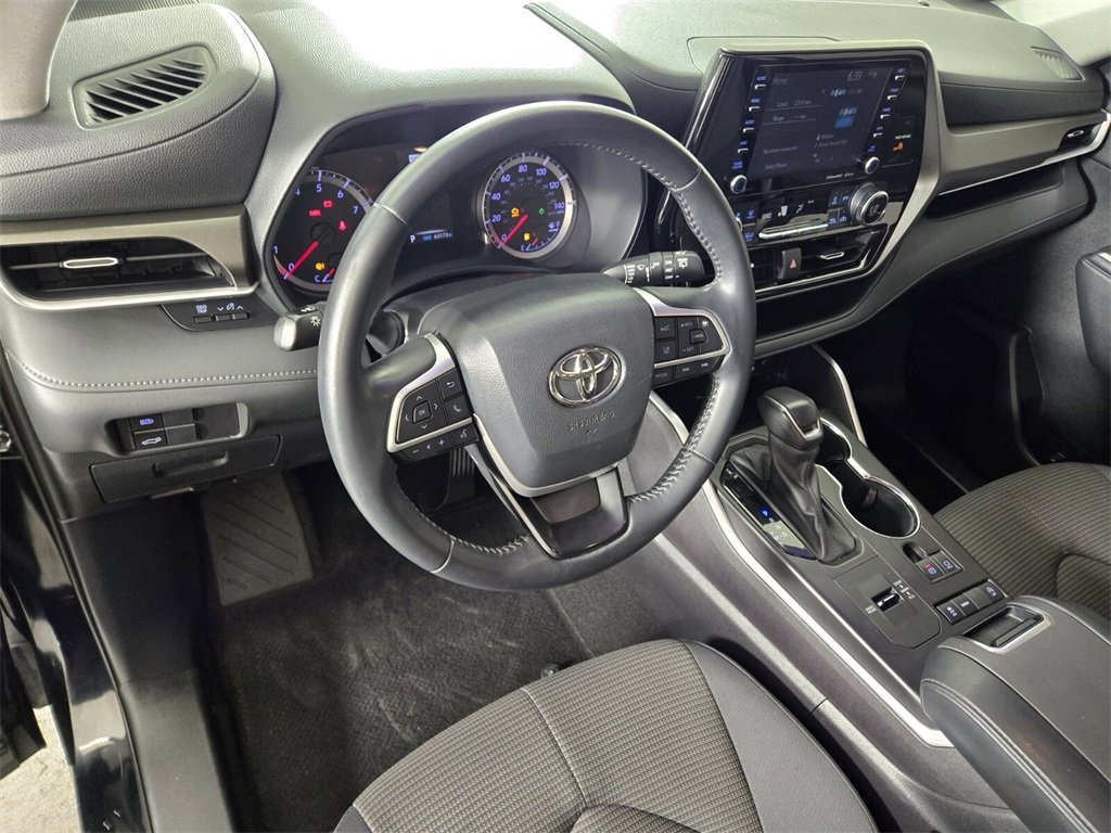 Used 2022 Toyota Highlander LE image 15