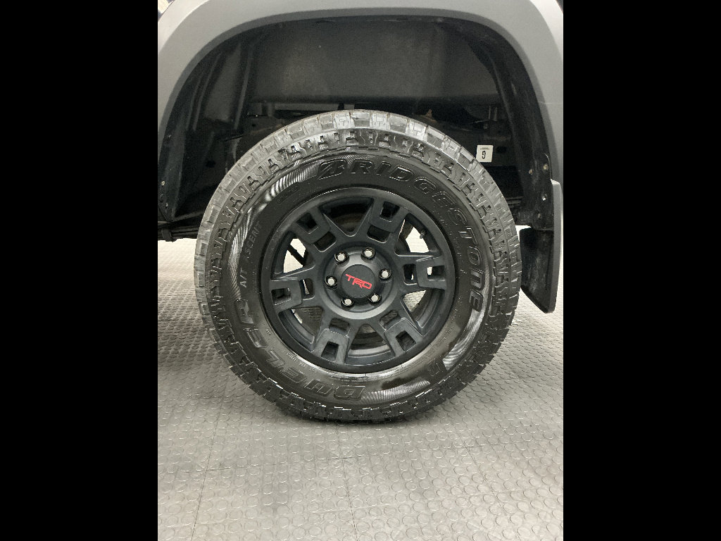 Used 2021 Toyota Tacoma TRD Off-Road w/ Technology Package AWD/4WD image 36
