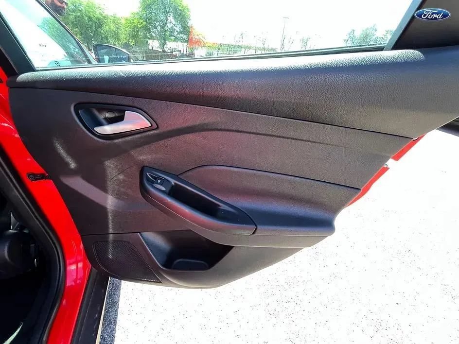 Used 2013 Ford Focus SE FWD image 17