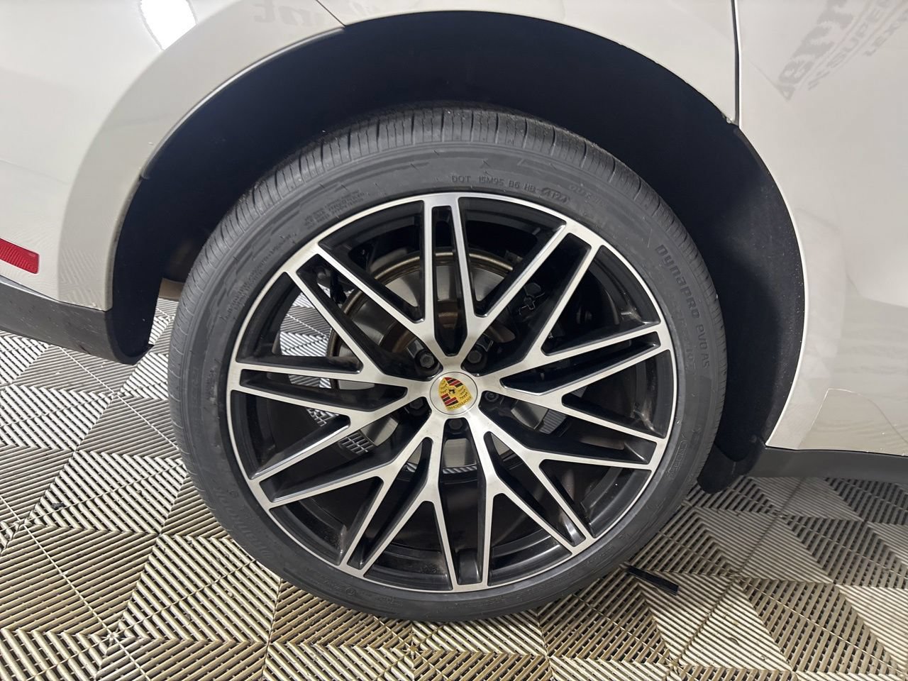 Used 2022 Porsche Macan AWD/4WD image 31