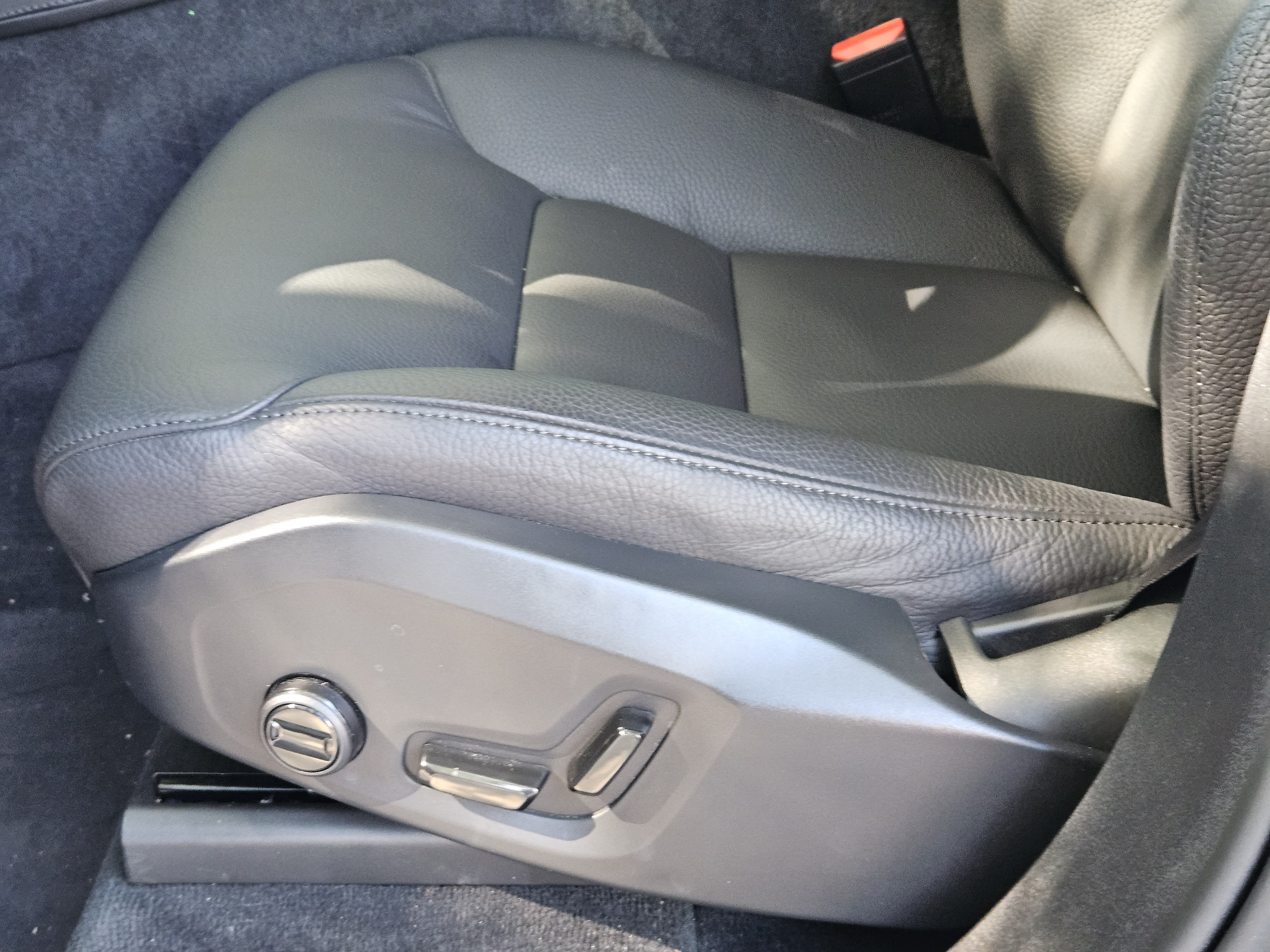 New 2025 Volvo XC90 B6 Plus w/ Protection Package Premier AWD/4WD image 34