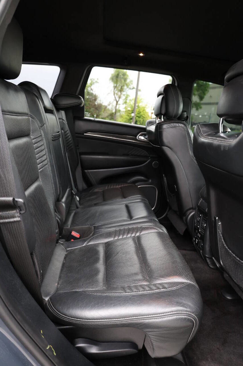 Used 2017 Jeep Grand Cherokee SRT image 16