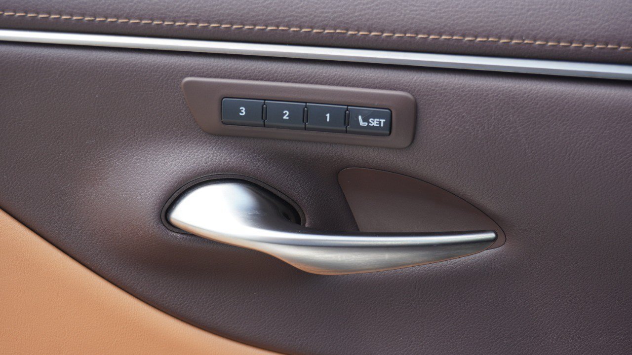 Certified 2021 Lexus ES 350 w/ Premium Package FWD image 22