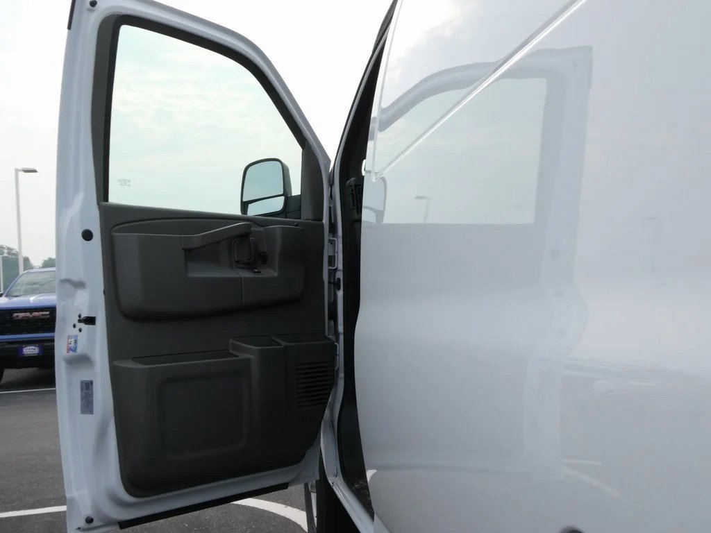 New 2025 GMC Savana 2500 w/ Driver Convenience Package image 31