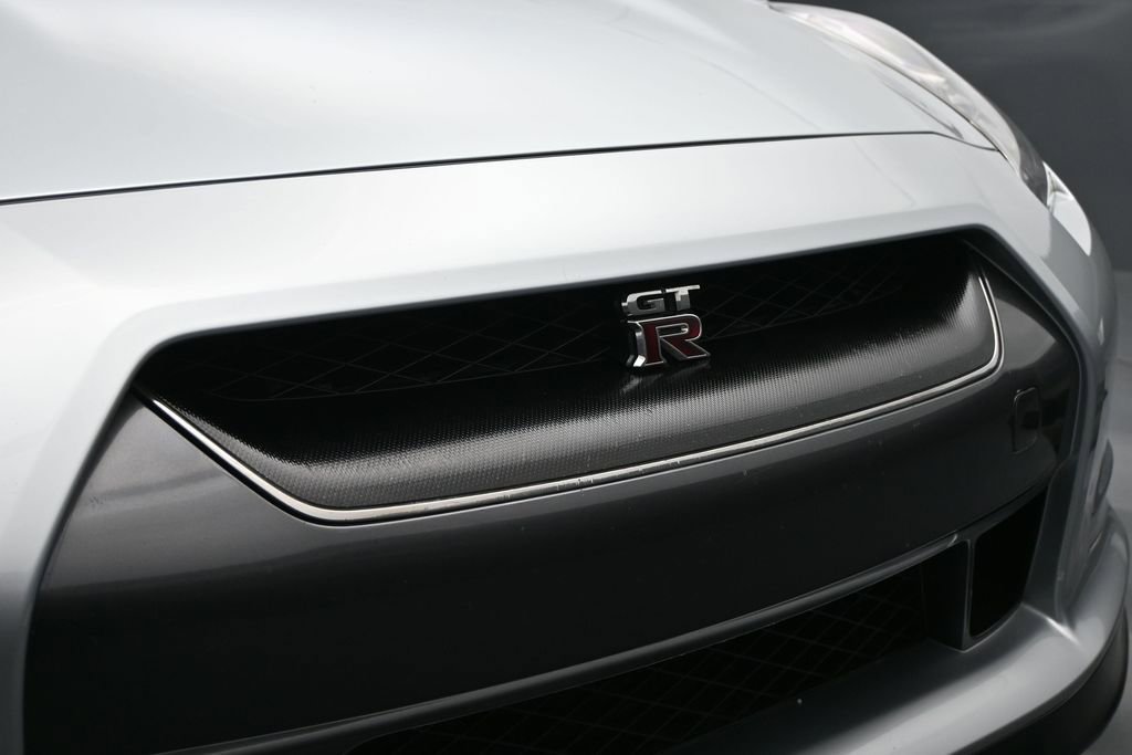 Used 2011 Nissan GT-R Premium AWD/4WD image 6