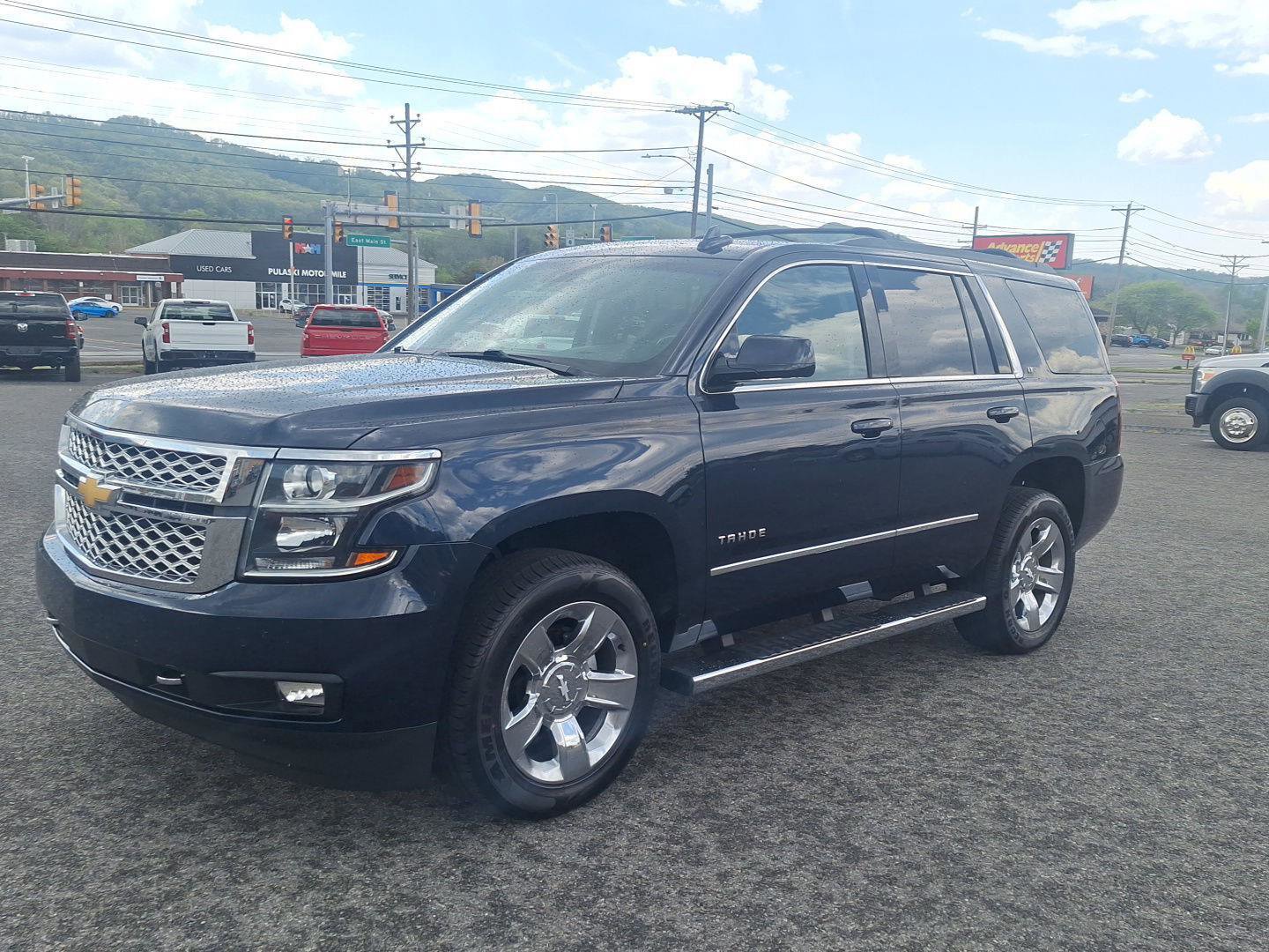 Used 2019 Chevrolet Tahoe LT w/ LT Signature Package AWD/4WD image 7