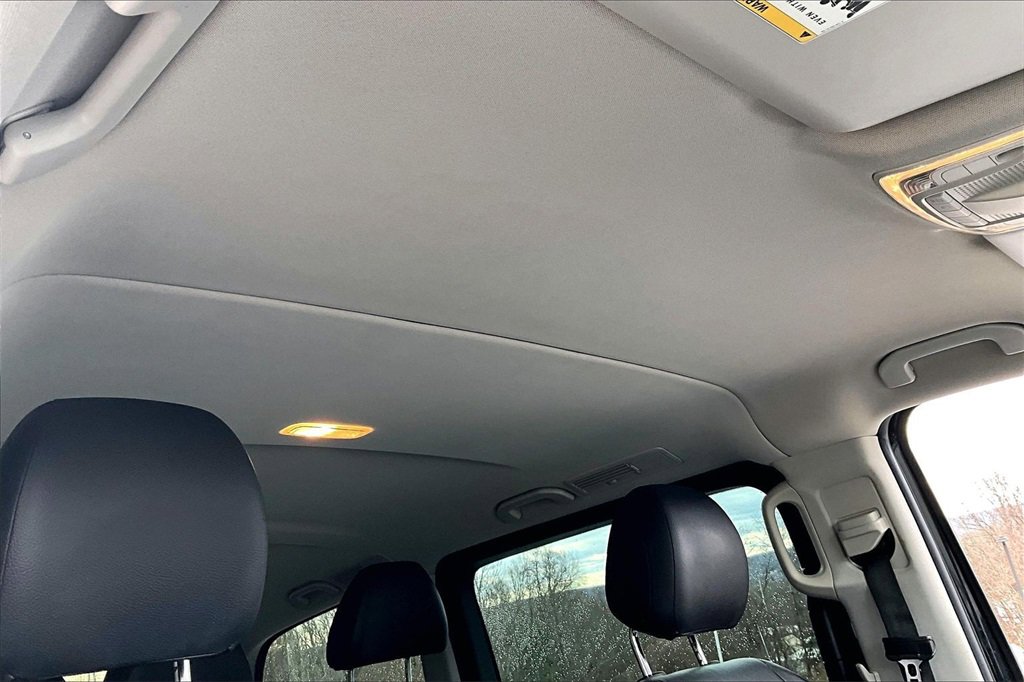 Used 2018 Mercedes-Benz Metris Passenger image 20