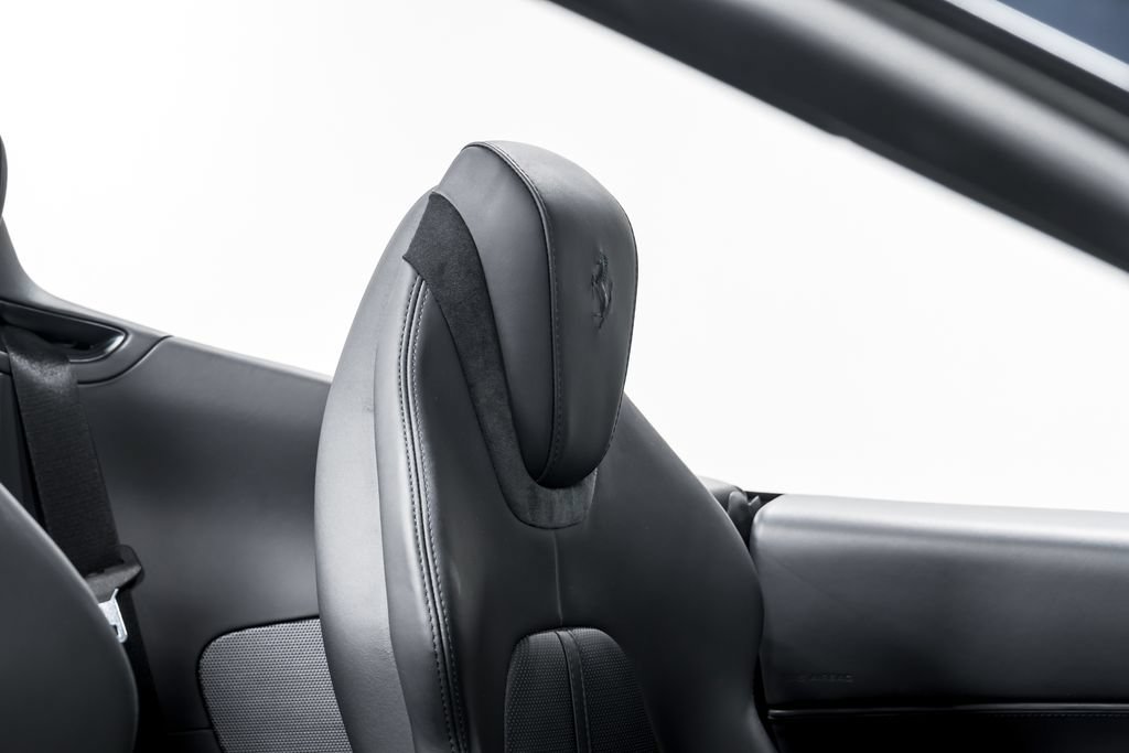 Used 2024 Ferrari Roma Spider RWD image 29