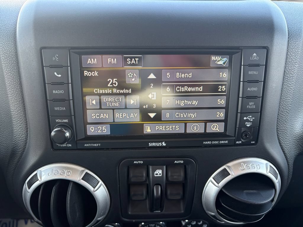 Used 2016 Jeep Wrangler Unlimited Rubicon AWD/4WD image 24