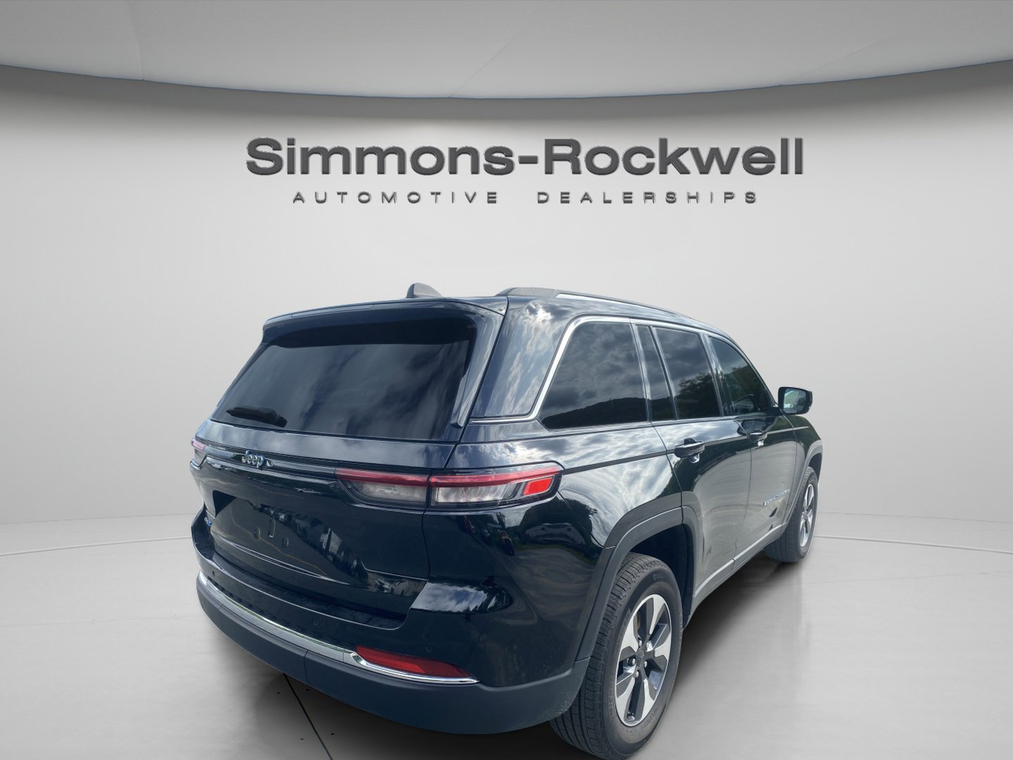 Used 2023 Jeep Grand Cherokee 4WD 4xe image 5