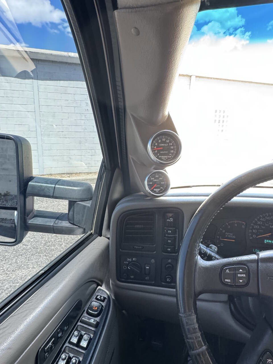 Used 2005 Chevrolet Silverado 2500 LT w/ Heavy-Duty Power Package AWD/4WD image 15