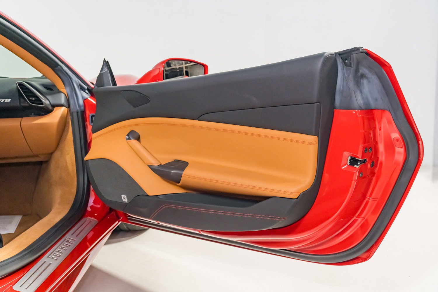 Used 2018 Ferrari 488 GTB RWD image 23