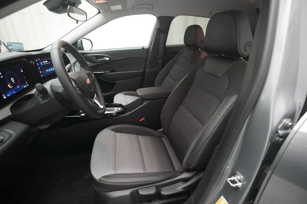 Used 2024 Chevrolet Trax LT w/ Driver Confidence Package FWD image 19