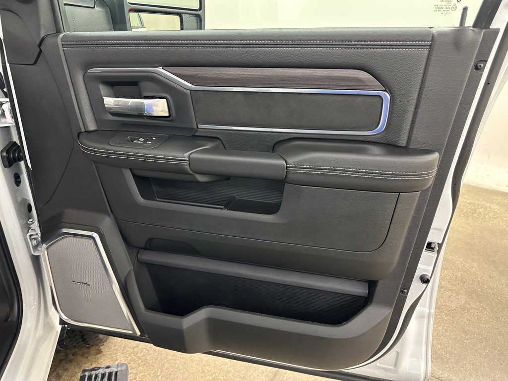New 2026 RAM 3500 Laramie AWD/4WD image 22