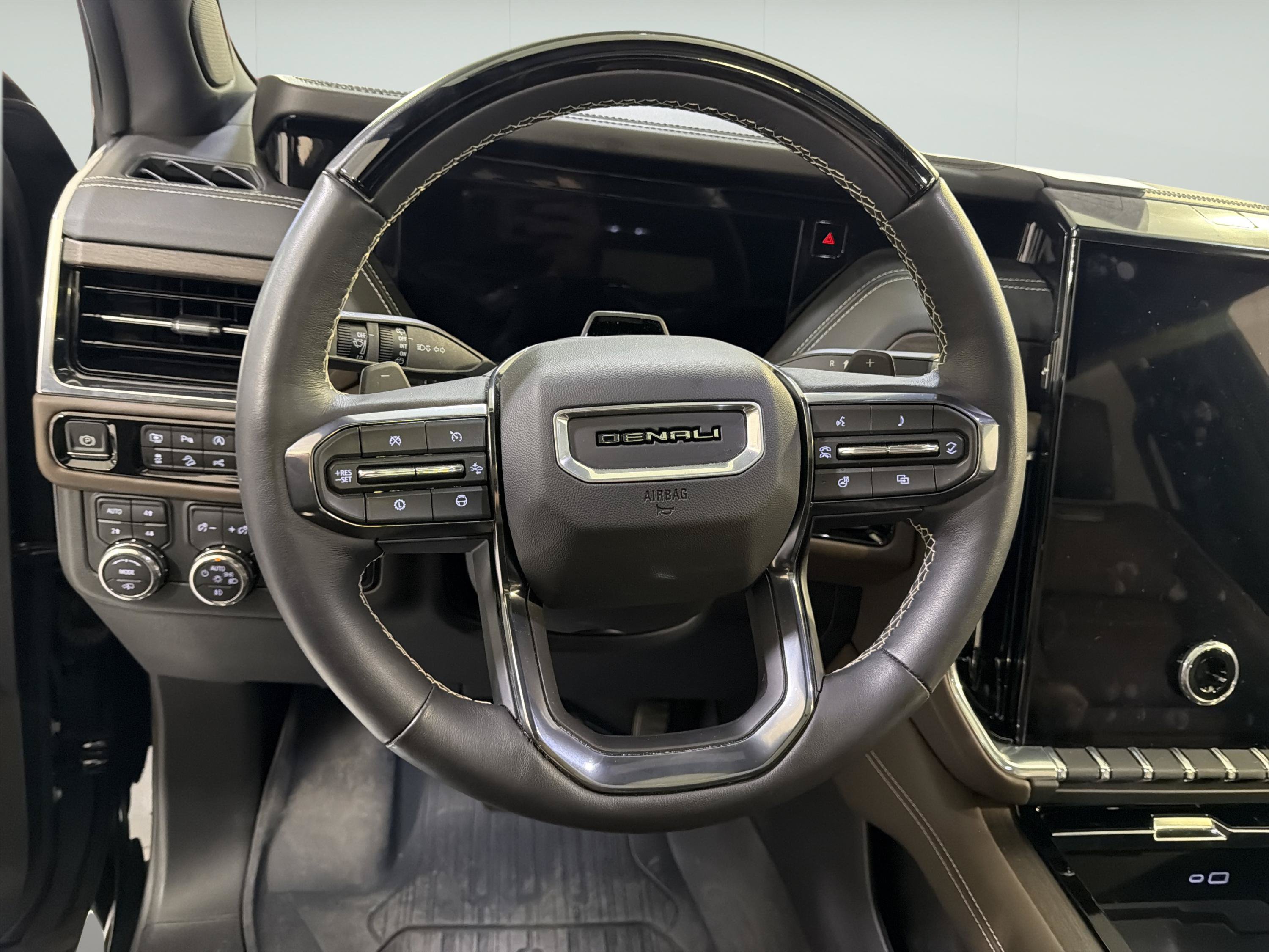 Used 2026 GMC Yukon Denali Ultimate AWD/4WD image 14