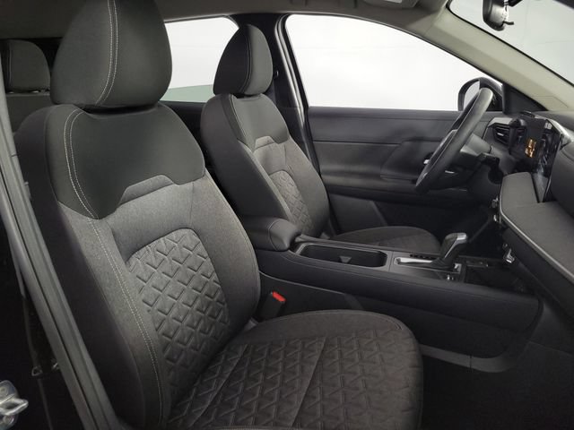 Used 2025 Nissan Kicks SV w/ Charging Package FWD image 16