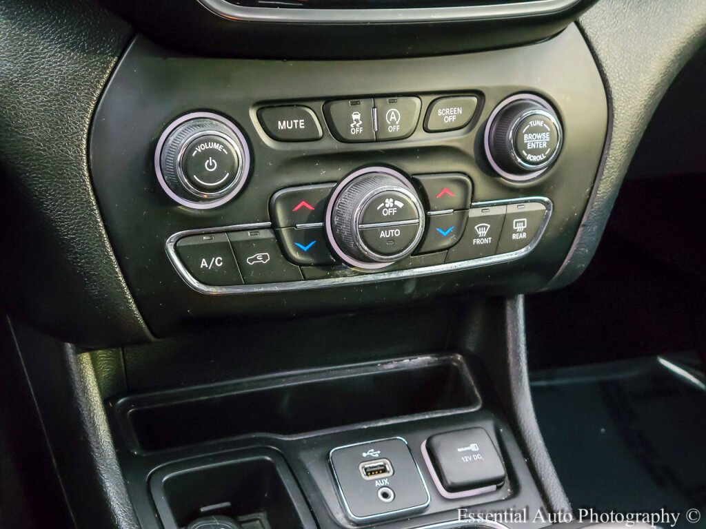 Used 2019 Jeep Cherokee Limited image 23