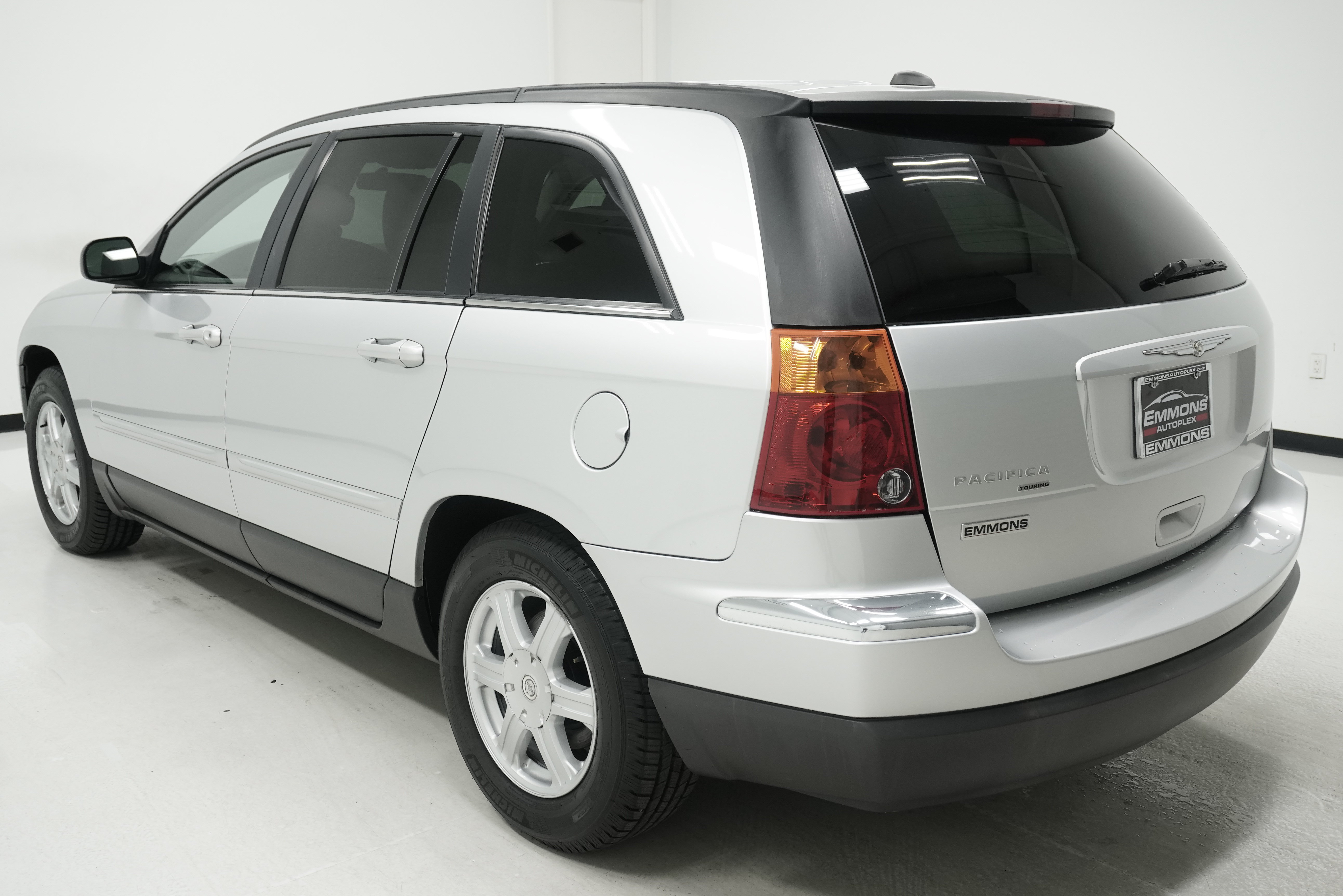Used 2005 Chrysler Pacifica Touring FWD image 6