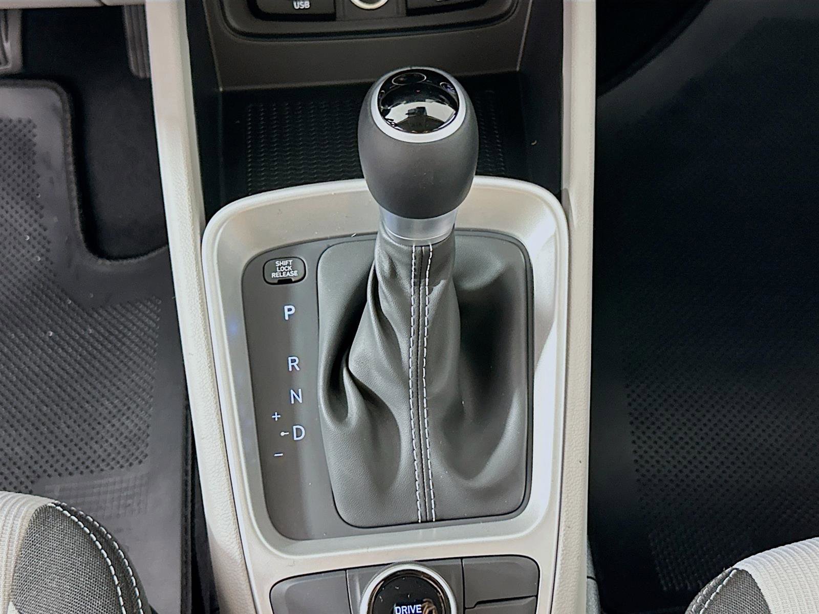 New 2025 Hyundai Venue SEL image 18