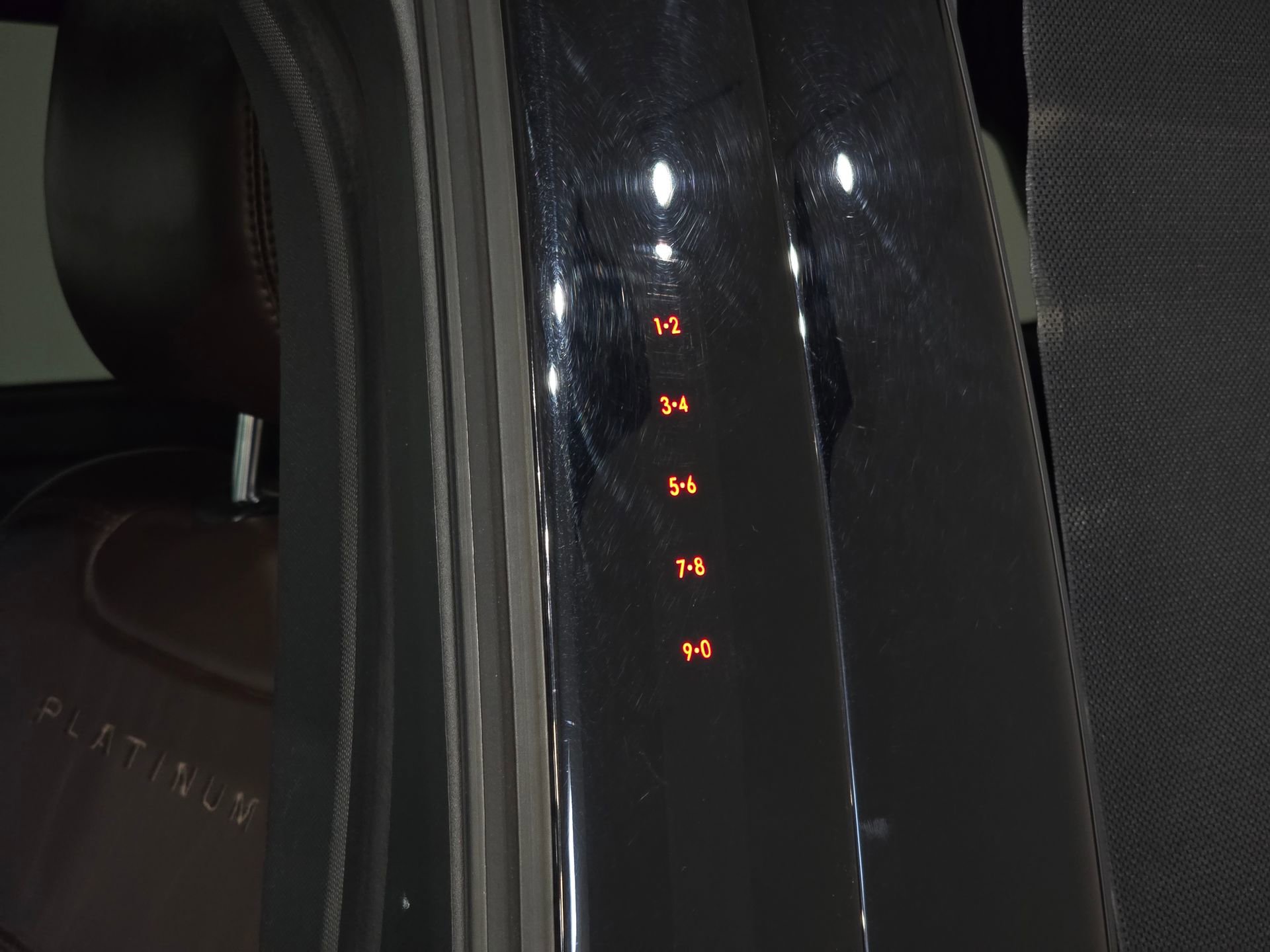 Used 2020 Ford Explorer Platinum w/ Premium Technology Package image 16