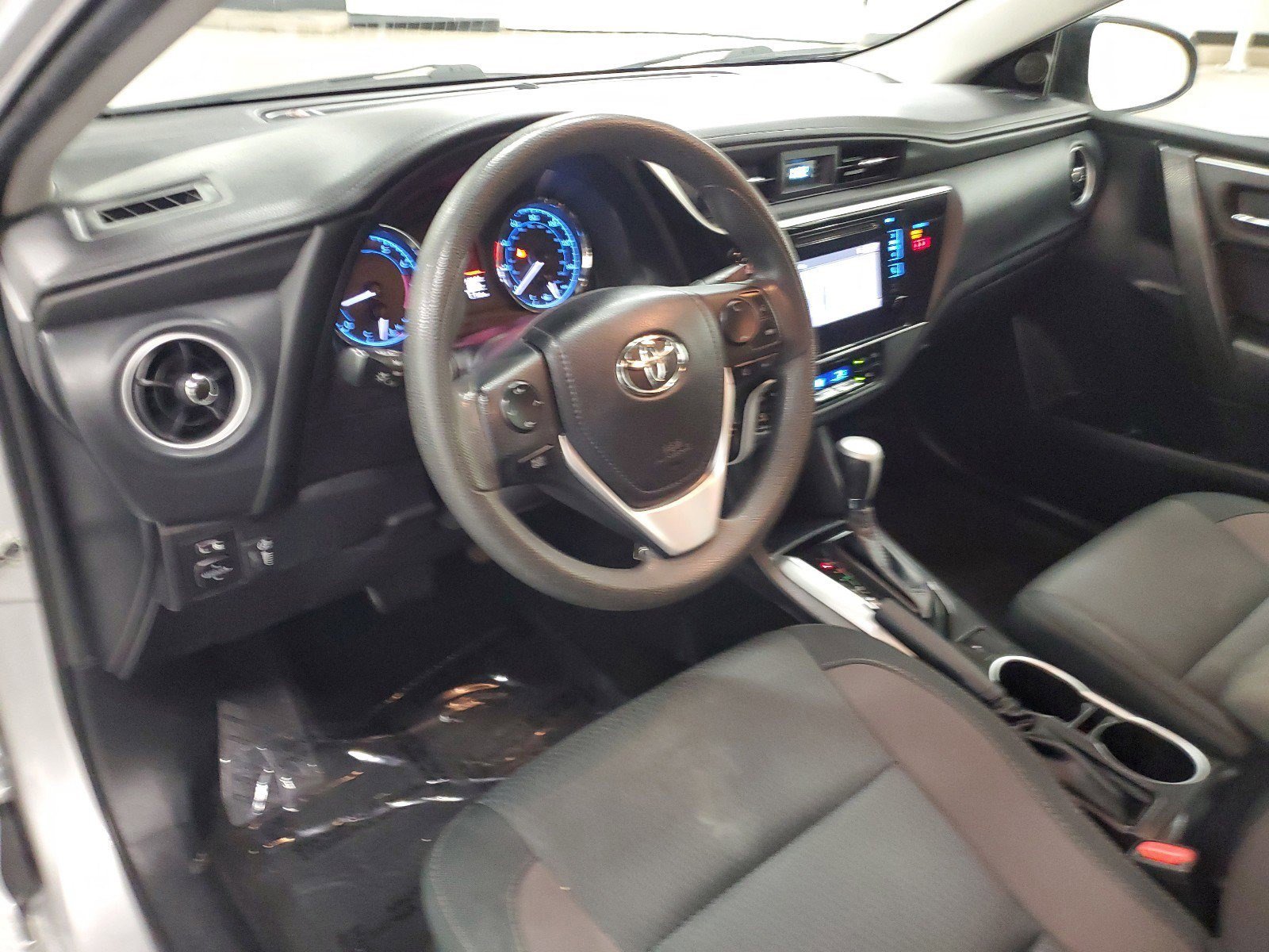 Used 2019 Toyota Corolla LE image 19