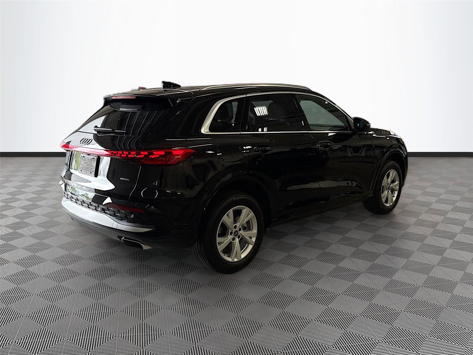Certified 2025 Audi Q5 Premium w/ Convenience Package AWD/4WD image 7