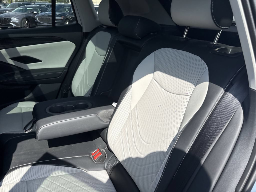 Used 2025 Volkswagen Tiguan SE AWD/4WD image 28