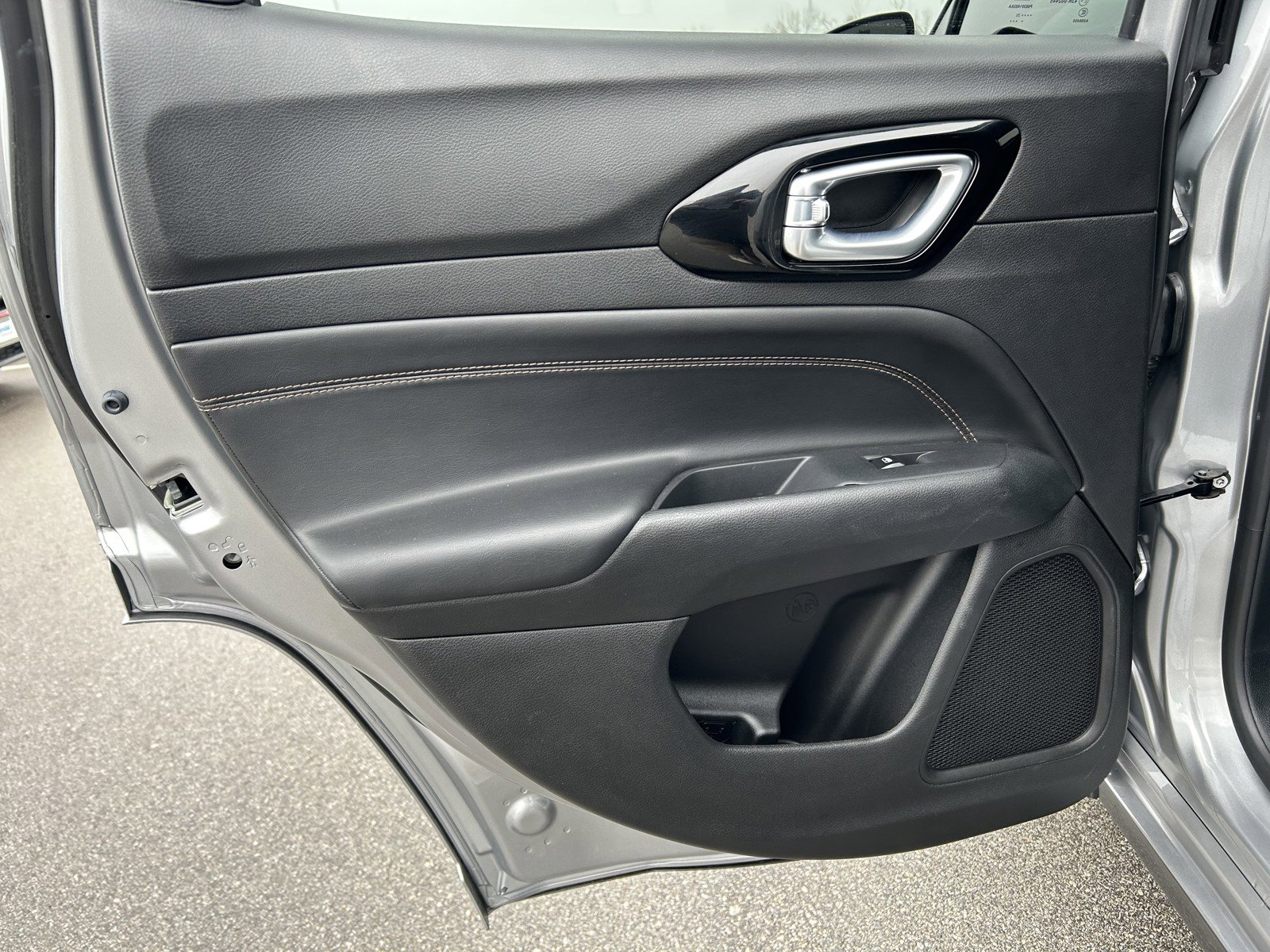 Used 2023 Jeep Compass Limited image 12