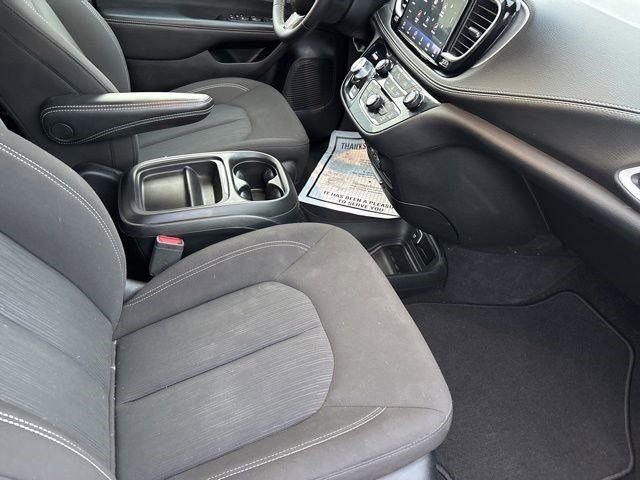 Used 2024 Chrysler Pacifica Touring image 38