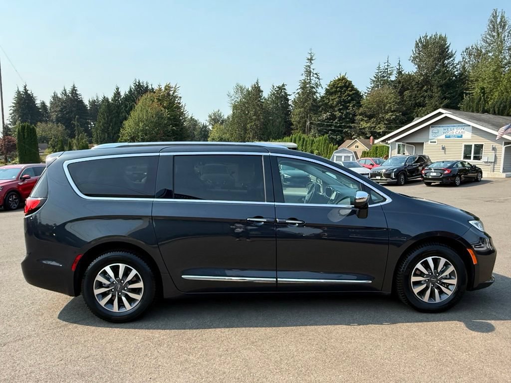 Used 2021 Chrysler Pacifica Limited w/ Premium & Safety Sphere Group FWD image 6