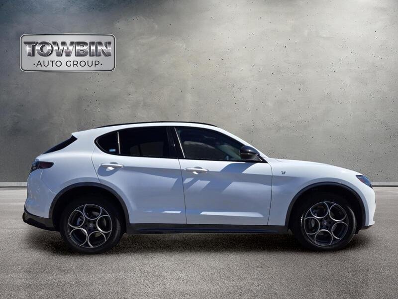 Used 2024 Alfa Romeo Stelvio Ti AWD/4WD image 3