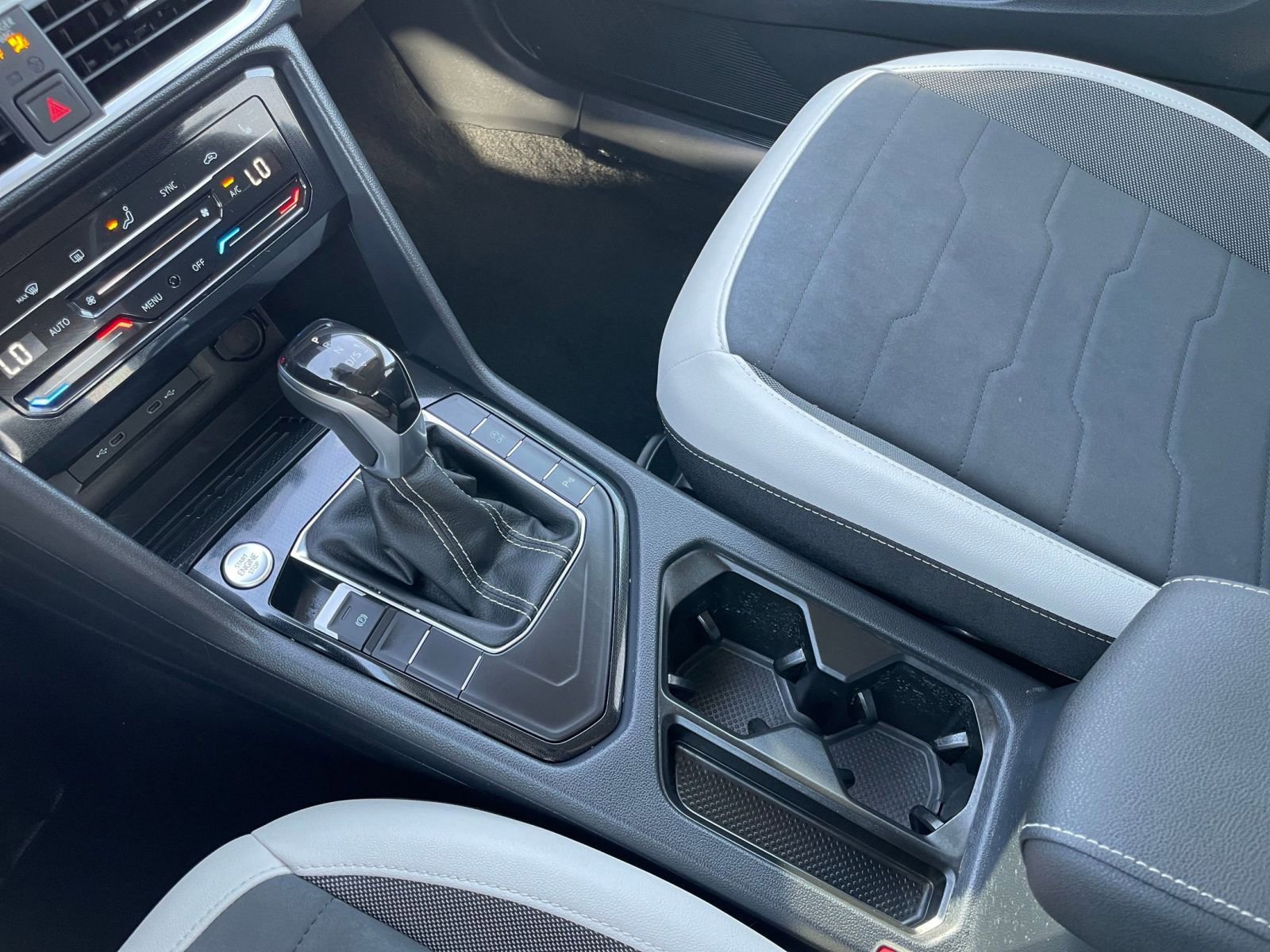 Used 2025 Volkswagen Taos SE image 42