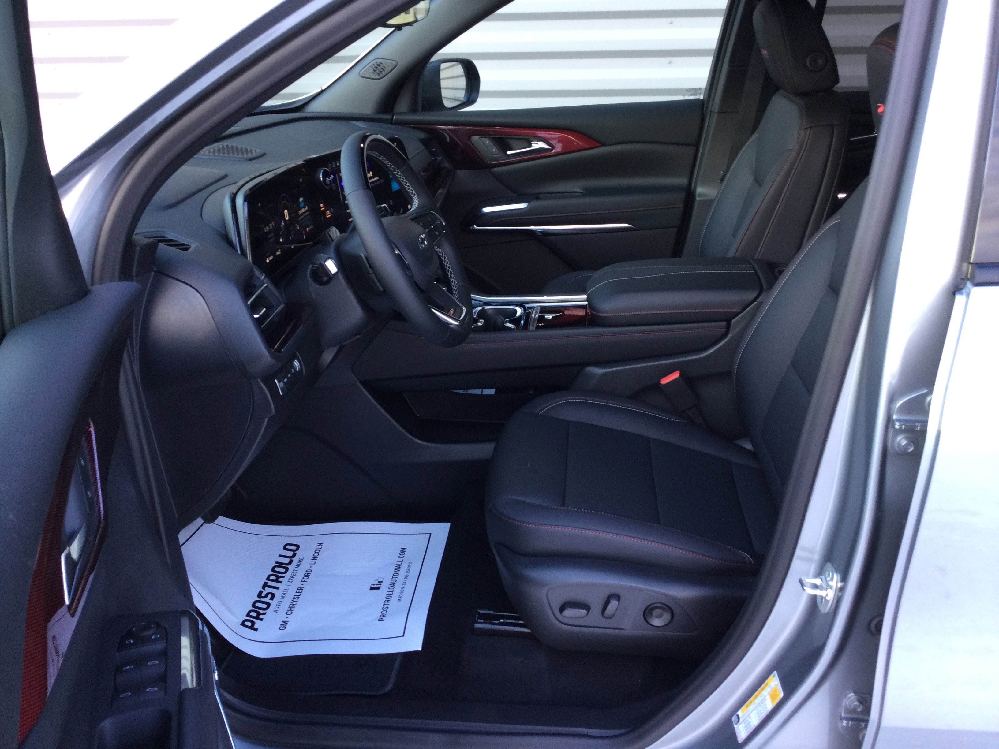 New 2026 Chevrolet Traverse Z71 w/ Enhanced Driving Package image 7