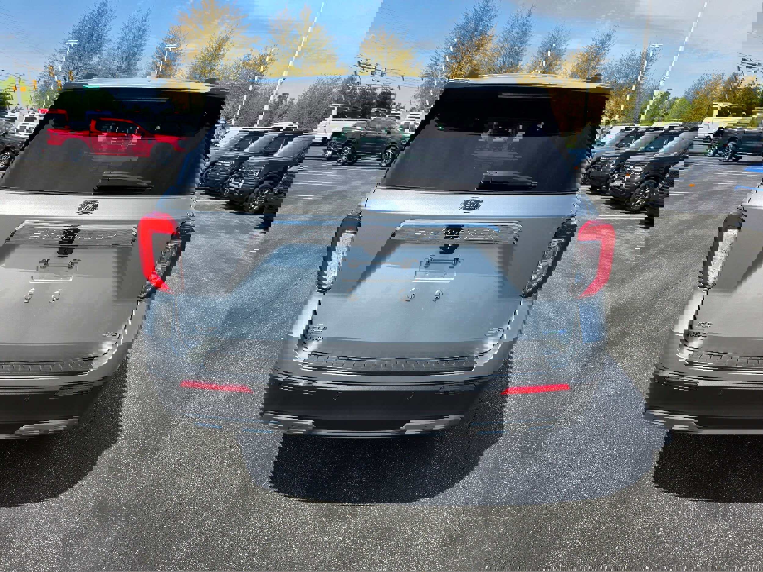 Used 2020 Ford Explorer XLT w/ Equipment Group 202A image 4