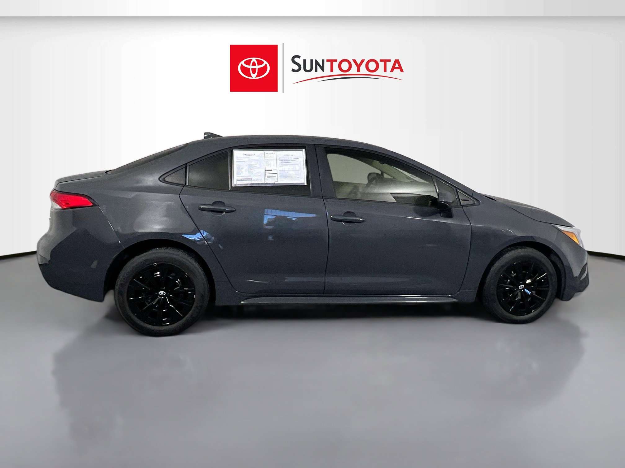 Used 2023 Toyota Corolla LE image 2
