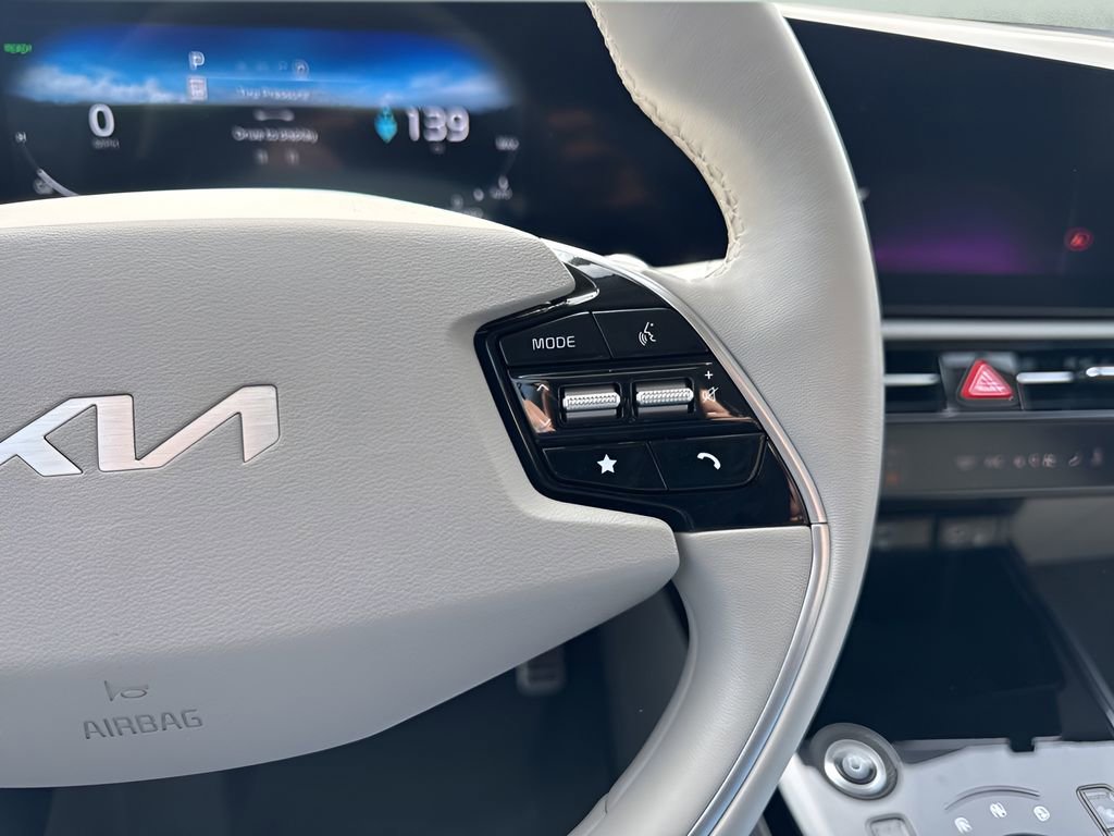 Used 2024 Kia Niro Wave w/ Wave Preserve Package image 17