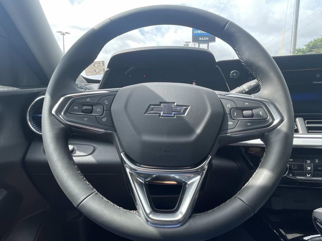 New 2026 Chevrolet Trax LT w/ Sunroof Package FWD image 24