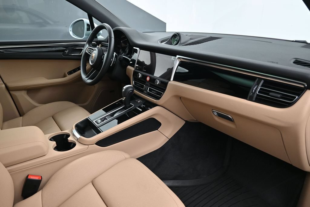 Certified 2026 Porsche Macan AWD/4WD image 14