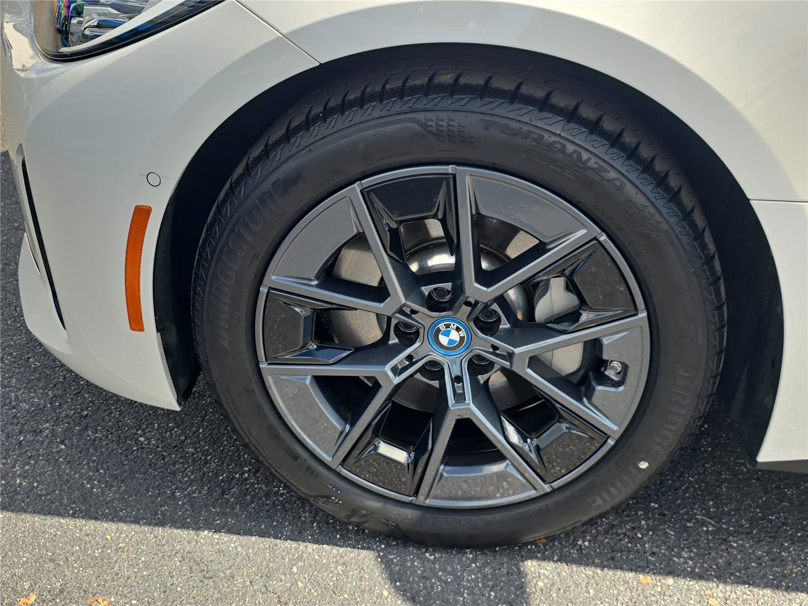 Certified 2024 BMW i4 eDrive40 w/ Premium Package RWD image 28