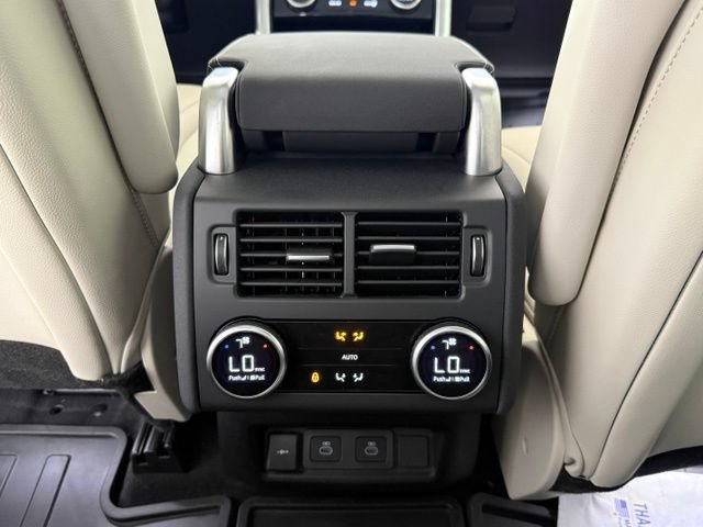 Used 2025 Land Rover Discovery Dynamic SE AWD/4WD image 24