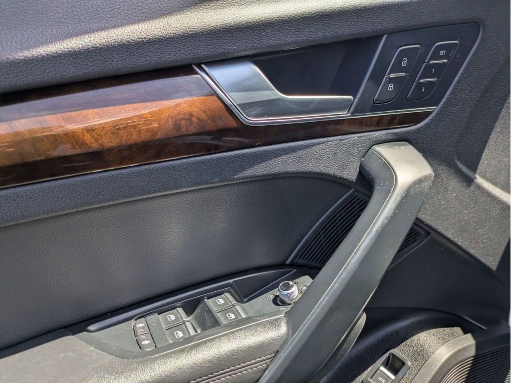 Used 2019 Audi Q5 2.0T Premium Plus w/ Premium Plus Package AWD/4WD image 12