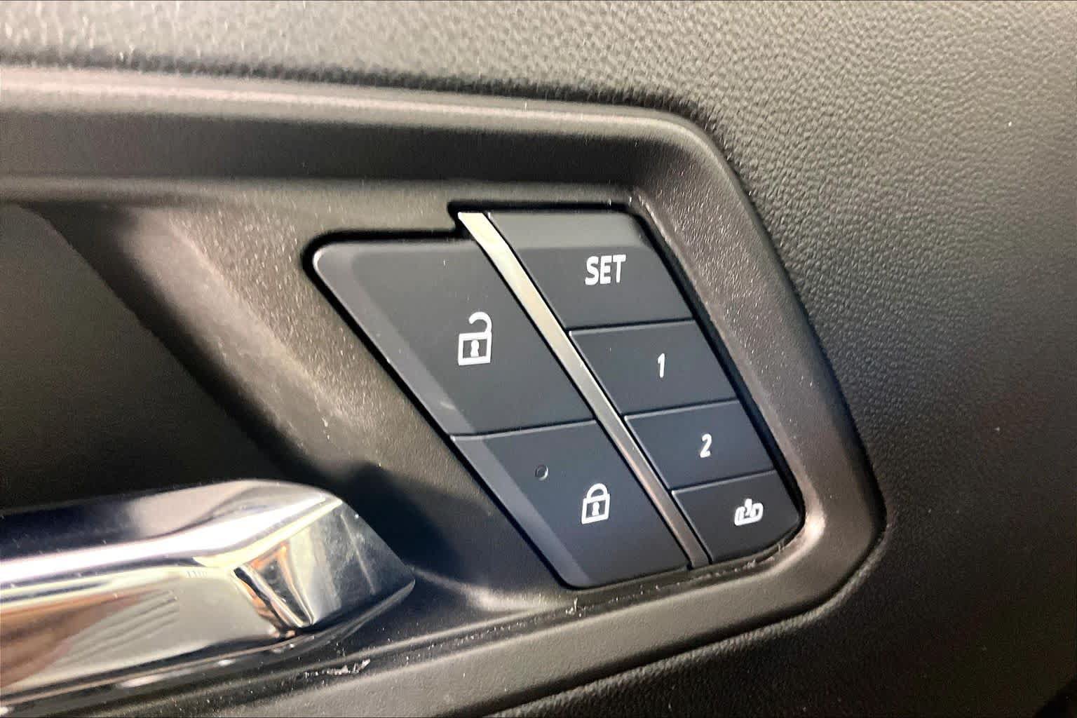 Certified 2024 GMC Canyon Denali AWD/4WD image 32
