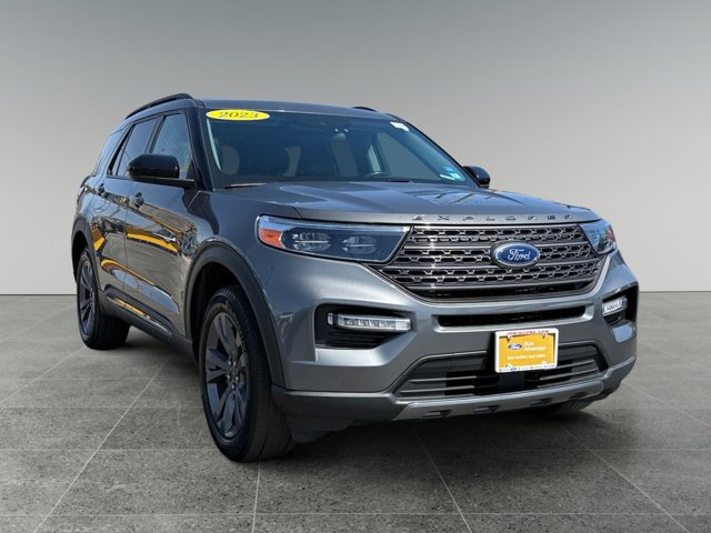 Used 2023 Ford Explorer XLT w/ Equipment Group 202A AWD/4WD image 8