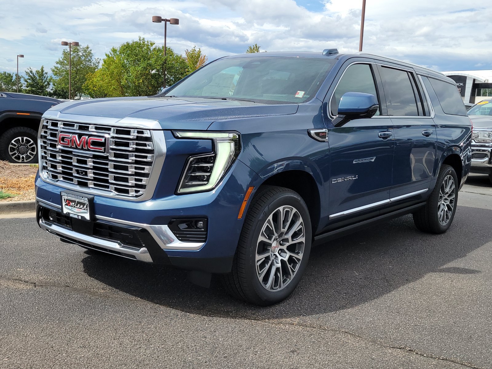 New 2026 GMC Yukon XL Denali w/ Denali Reserve Package AWD/4WD image 4